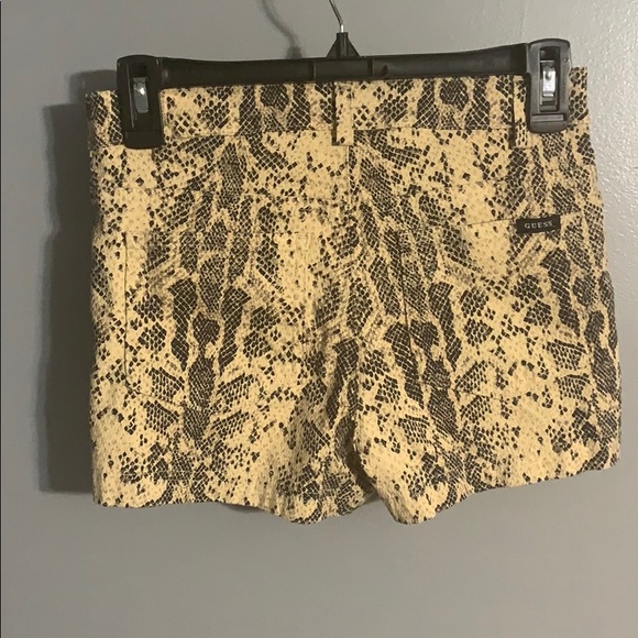 GUESS High Rise Shorts - Picture 4 of 4